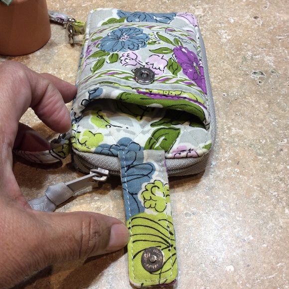VERA BRADLEY SMALL CELLPHONE ID WRISTLET - Picture 3 of 8